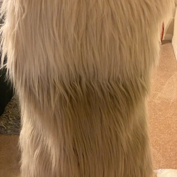 Faux Fur Vest. - Picture 2 of 8